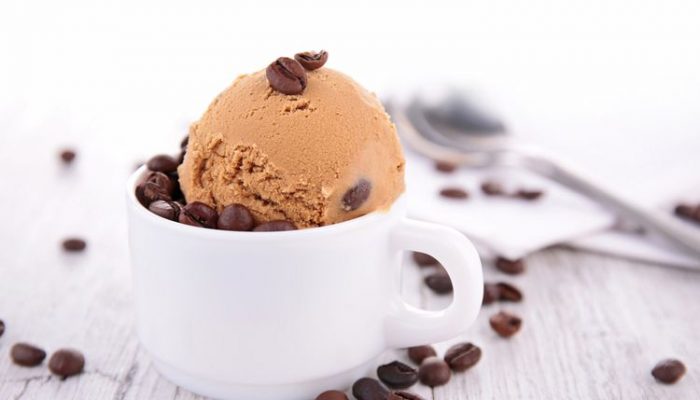 Cara Membuat Kopi dengan Es Krim untuk Pencuci Mulut